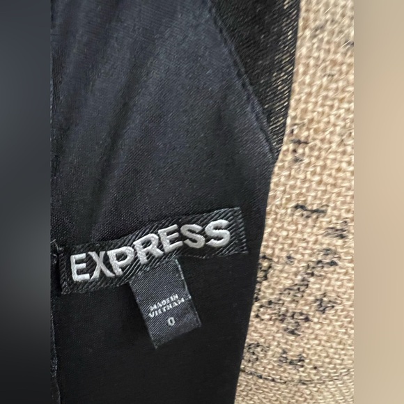 Beautiful dress - Picture 3 of 3